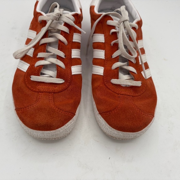 Adidas Gazelle Lifestyle Shoes (Preloved Red/Cloud White/Cloud White) size 5.5 Y - Picture 2 of 7